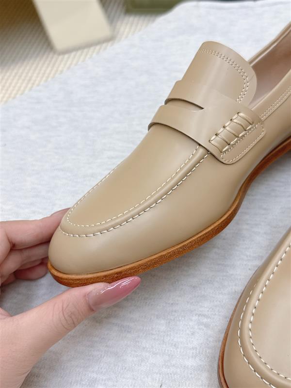 2025112812728901 310